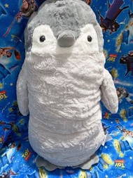 （代購賣$4xx）日本正版現貨🔥正能量企鵝公仔 正能量企鵝攬枕抱枕  企鵝腳墊 夾大腿  80cm 🌟手感非常好🌟