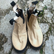 united colors of benetton boots sepatu second bekas