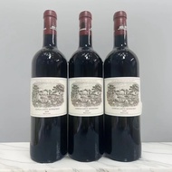 專注回收稀有年份拉菲Lafite：1982年、1986年、1990年等。市場行情每日更新，提供最具競爭力的回收價格，歡迎比較！ 高價回收Lafite 拉菲紅酒！82年、90年稀有年份，即時報價，現金交