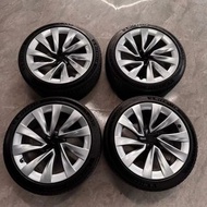 出特斯拉 Model Y 原廠20吋輪轂帶胎