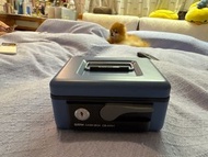 Cash box