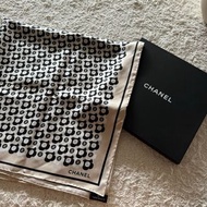Chanel香奈兒方巾（米/黑）