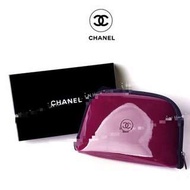Chanel 香奈兒* 魅惑 紫紅 漆皮 亮面 拉鍊 化妝包 手拿包 手機包 (特價）