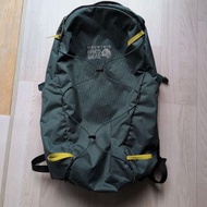 Mountain Hardwear -  Lickety Split 20L背包，采用深绿色网格面料