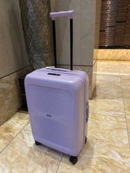 New： 罕有薰衣草紫色Elle 26吋行李箱； Elle 26 inch luggage 67 x 44 x 26cm 送保護套