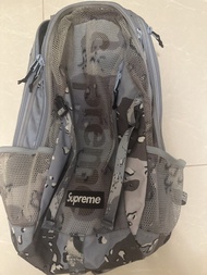 Supreme 迷彩網格背囊