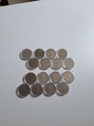 香港:前殖民地:(大一元硬幣):兩套:登基皇冠:女王頭:(1960年H版):60年kN版:70年:(硬幣膽1971年):72年:73年:74年:(1975年):8個1套:(可散買一套):平賣:共16個