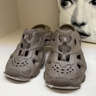 Balenciaga 巴黎世家咖色洞洞鞋 39號