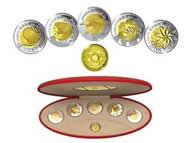 2002年 五福臨門世代相傳紀念幣套裝，求紀念金銀幣，鉑金幣，金幣，銀幣，97香港回歸紀念金幣、香港洋紫荊10元金幣、香港金幣、十二生肖金幣、香港國際機場紀念金幣，加拿大楓葉金幣，建國三十週年紀念金幣
