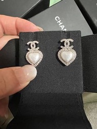 Chanel 心形珍珠耳環
