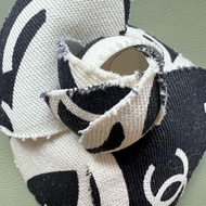 Chanel山茶花胸針