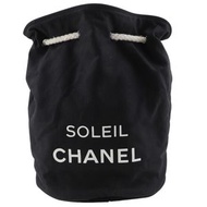 二手 Chanel SOLEIL 黑色帆布抽繩單肩包。