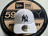 Miliki Topi New Era 9Forty New York Yankees White/Black 100% Original