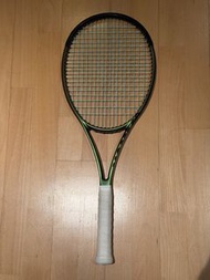 Wilson Blade v8 98 18x20 tennis racket grip 2