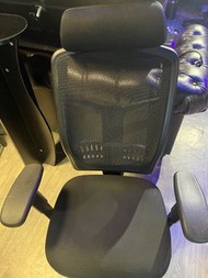 黑色網布辦公椅