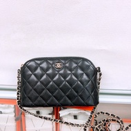 全新 Chanel 25A 黑金牛皮貝殼包/ woc