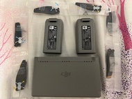 DJI Mini 2 航拍機 電池、充電管家、單肩包 和 備用槳葉