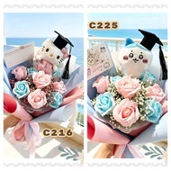 ⚡快閃價⚡ ‼️現貨, 即日交收🎓【實物圖】永生香皂花束🌟 Kuromi 💕Cinnamoroll🌻畢業公仔💝畢業花束💝謝師🎁情侶禮物🌹閨蜜禮物🎁情人節禮物🌷玫瑰花💕 鏽球花💕永生花🌹向日葵🌹太陽花🌷