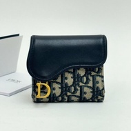 Dior Saddle Lotus三折短夾