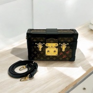 LV老花限量Petite Malle硬盒子 斜背包