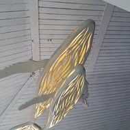 鯨魚與小鯨魚吊燈：毛利風格的LED壁燈