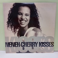 #AA209-60 < G > LP TERPAKAI [ NENEH CHERRY KISSES ON THE WIND ] USED LP
