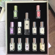 Jo Malone The Blossoms 花園秘境限量版香水套裝組合 味道：藍風鈴*30ml～白蓮花，桂花，雪柚，橙花，杏桃花，合歡花，桂花，梅花，星花木蘭，英國梨，黑莓9ml