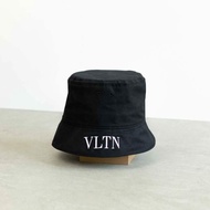 Topi Valentin* VLTN Bucket Hat Black
