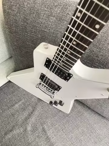 High-End Classic White Explorer Electric Guitar Mahogany Body Retro 70s Tone