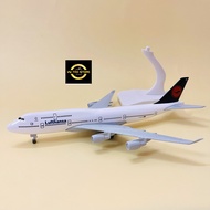 Mô Hình Máy Bay Hãng Hàng Không Boeing 747 " LUFTHANSA " Tỉ Lệ 1:400 20CM