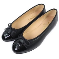 全新未使用 CHANEL G02819 芭蕾平底鞋，飾有 Coco 標誌RIBON，漆皮材質，黑色，36 碼，義大利製造