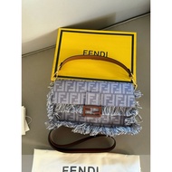 FENDI FENDI FENDI Baguette Bag Messenger Bag Shoulder Bag Handbag Can Be Handheld