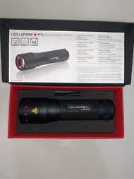 LEDLENSER P7.2專業 LED 手電筒 ( 黑色 ) 不包4 x 3A電池 https://youtu.be/3vc1XDOgPck。https://carousell.app.link/U