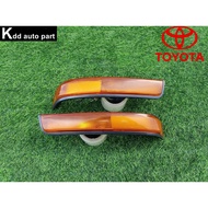 Turn Signal Under The Headlight Complete Pair Toyota Hiace LH100-LH112 Outer