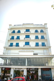 Nrich Skyotel, Navsari