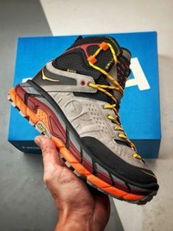 Hoka One One Tor Ultra Hi Black Chili Pepper