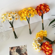 Artificial daffodils holding flowers, wedding photography, home decoration decorations, artificial flowers, silk flowers