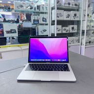 MacBook Pro 2017款13吋 i5 8+256GBSSD 銀色帶Touch Bar指紋辨識 屏幕有光點不影響任何日後使用香港行完美靚機靚電池鋪頭開單保障全原裝正品可以放心使用放心購買可以放