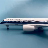 CHINA SOUTHERN Airlines Airbus A350 Model Airplane 20cm High Quality 1:400 Scale