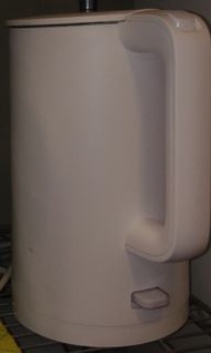 8 成新電熱水壺，1.7升，不銹鋼內胆