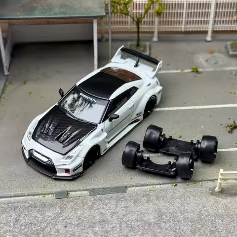 CM Model 1:64 R35 RR diecast model cars