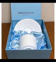全新便宜賣💕英國 WEDGWOOD Citigold 花旗貴賓禮 聯名款 精 緻骨瓷浮雕金邊 咖啡杯組 花茶杯組1杯1盤