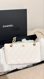 Chanel  mini tote 25c white 