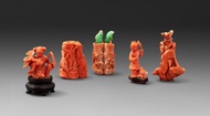 A group of five coral carvings, snuff bottles and pendant, Early 20th century | 二十世紀初 紅珊瑚雕一組五件