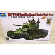 Soviet KV-1 Simplified Tank with Tank Crew Set 1/35 Trumpeter