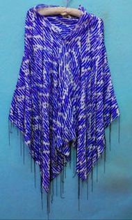 流蘇造型全新設計師品牌 Robyn.H 洪英妮 漂亮藍色頂級蠶絲印花流蘇披肩 100%真絲silk 56x174cm