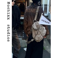 《DEINET》韩国秋冬复古铆钉毛绒大容量百搭双肩包"DEINET" Korean autumn and winter retro rivetingoieur6802.my