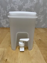 白色冷水壺 /有水龍頭位置可斟水
