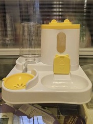 寵物自動餵食器