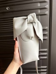 Loewe bunny pocket 兔年限量灰色小包